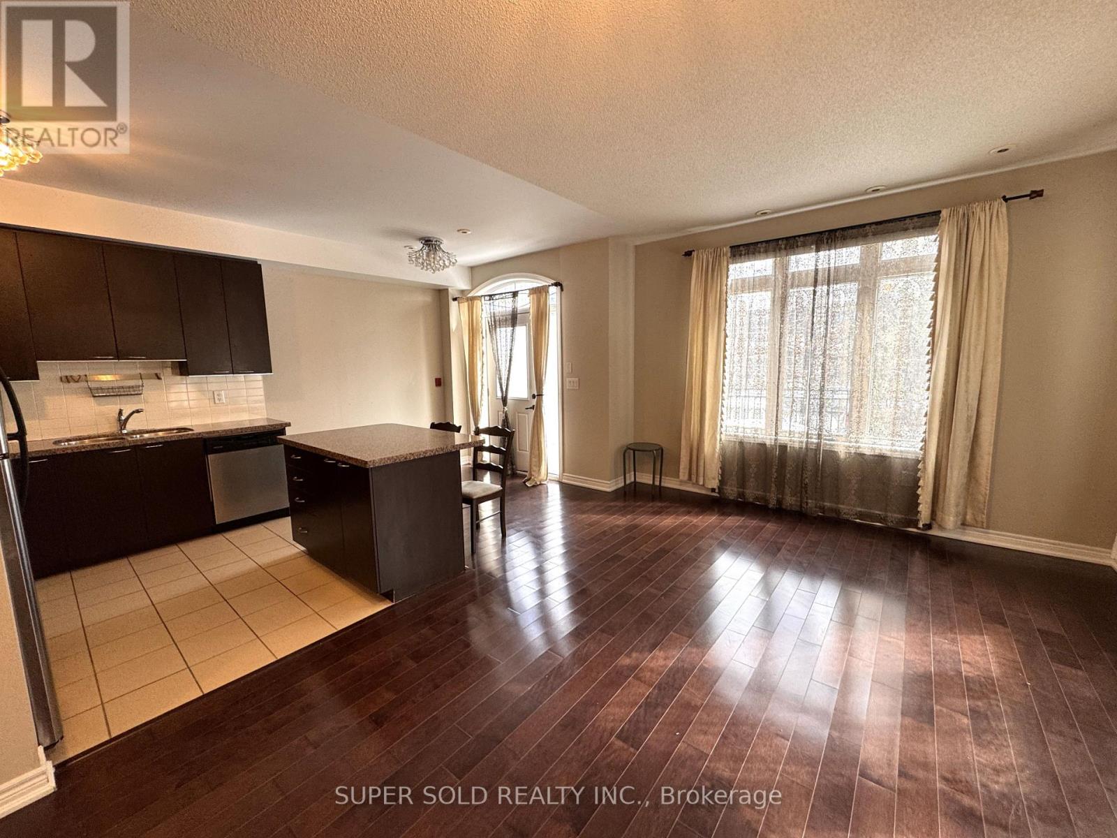 Row / Townhouse for Sale in 128 - 383 PRINCE OF WALES DRIVE|Mississauga (City Centre), Ontario L5B0C7 4
