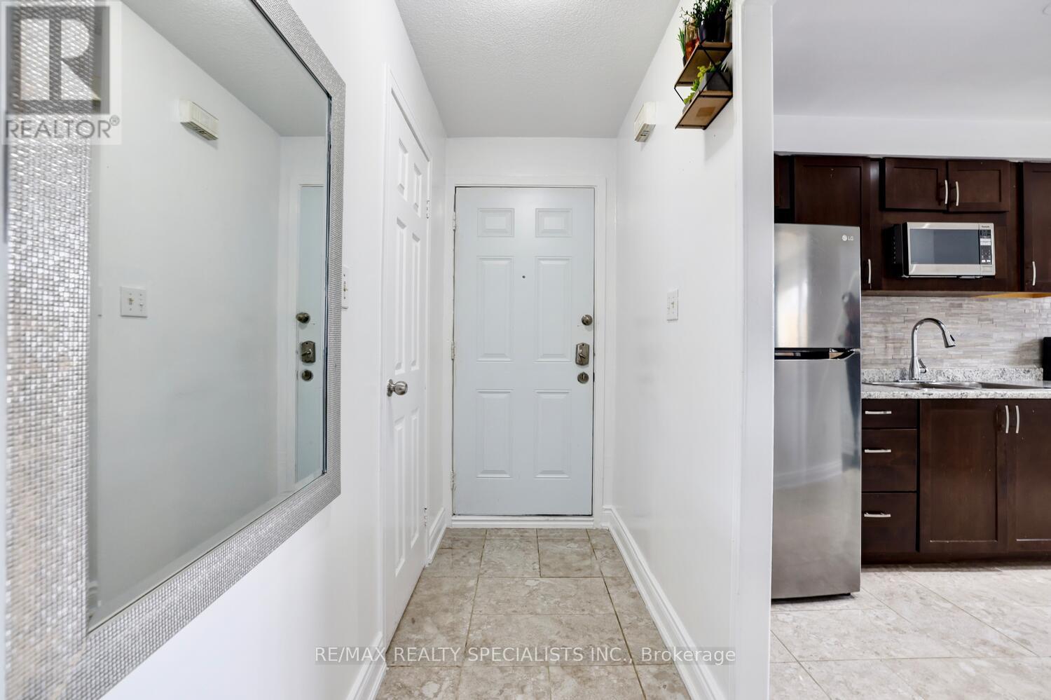Row / Townhouse for Sale in 141 - 3040 CONSTITUTION BOULEVARD|Mississauga (Applewood), Ontario L4Y3X7 4