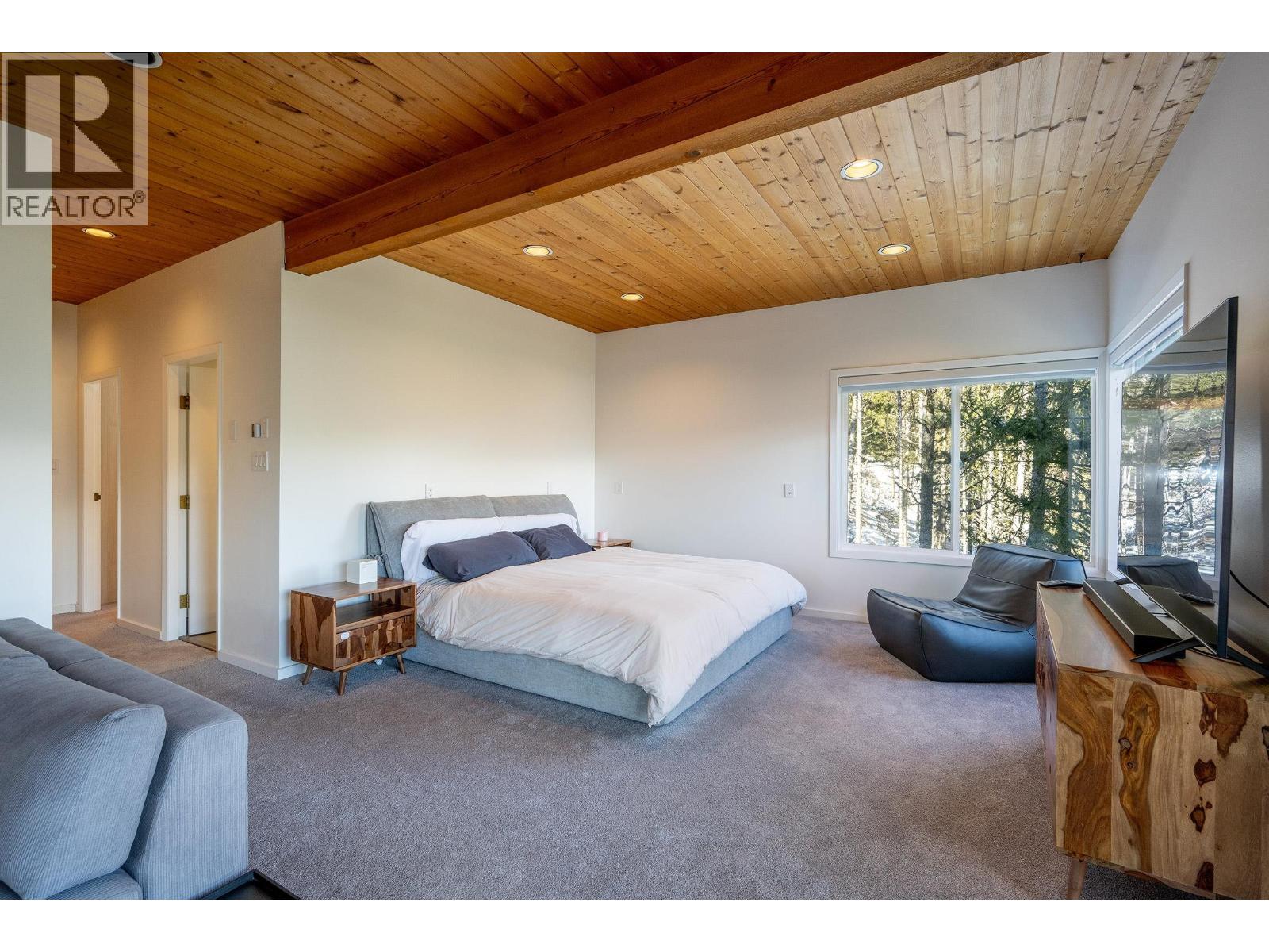 For sale: 8373 MOUNTAIN VIEW DRIVE, Whistler, British Columbia