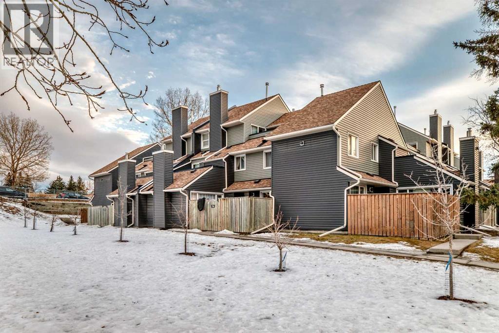 Row / Townhouse for Sale in 257, 66 Glamis Green SW|Calgary, Alberta T3E6V1 3