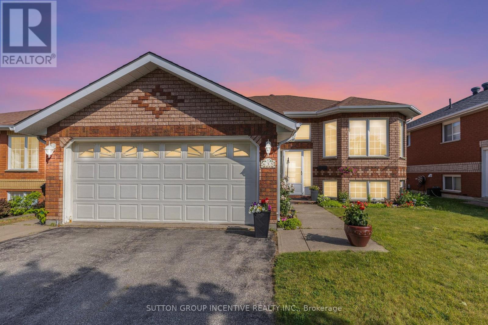 635 WAYNE CRESCENT