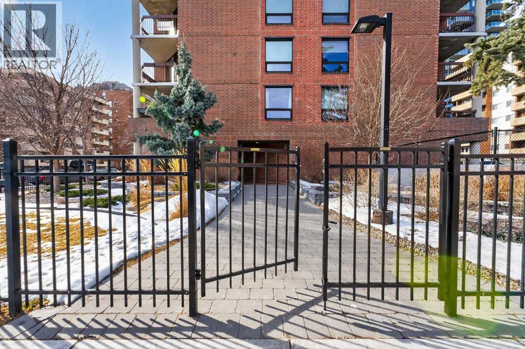 Apartment for Sale in PH2, 1304 15 Avenue SW|Calgary, Alberta T3C0X7 4
