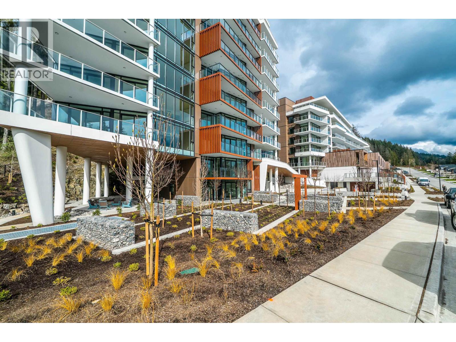 503 3963 UPLANDS WAY