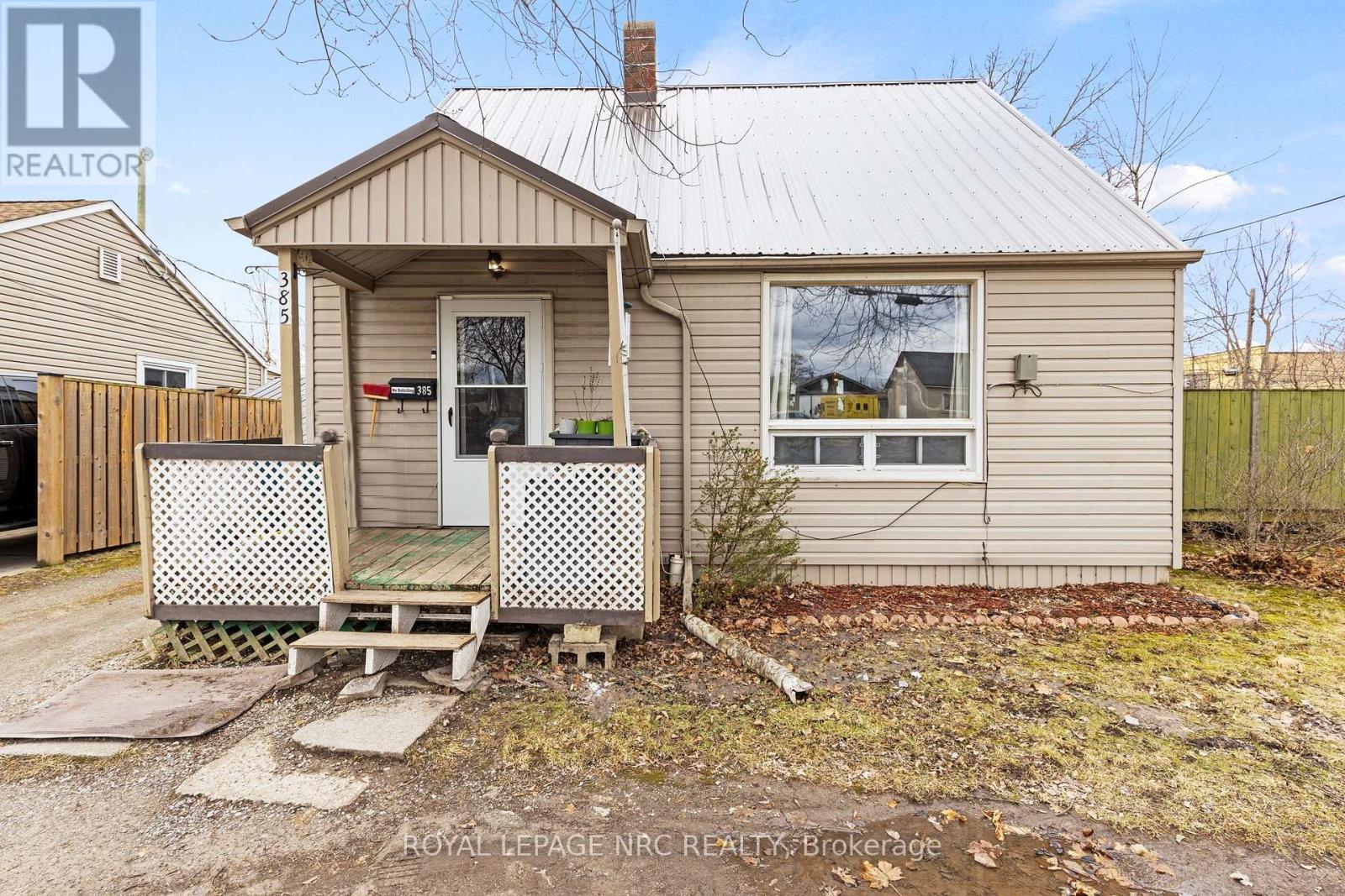 385 CROWLAND AVENUE, Welland (Lincoln/Crowland), Ontario L3B1X5