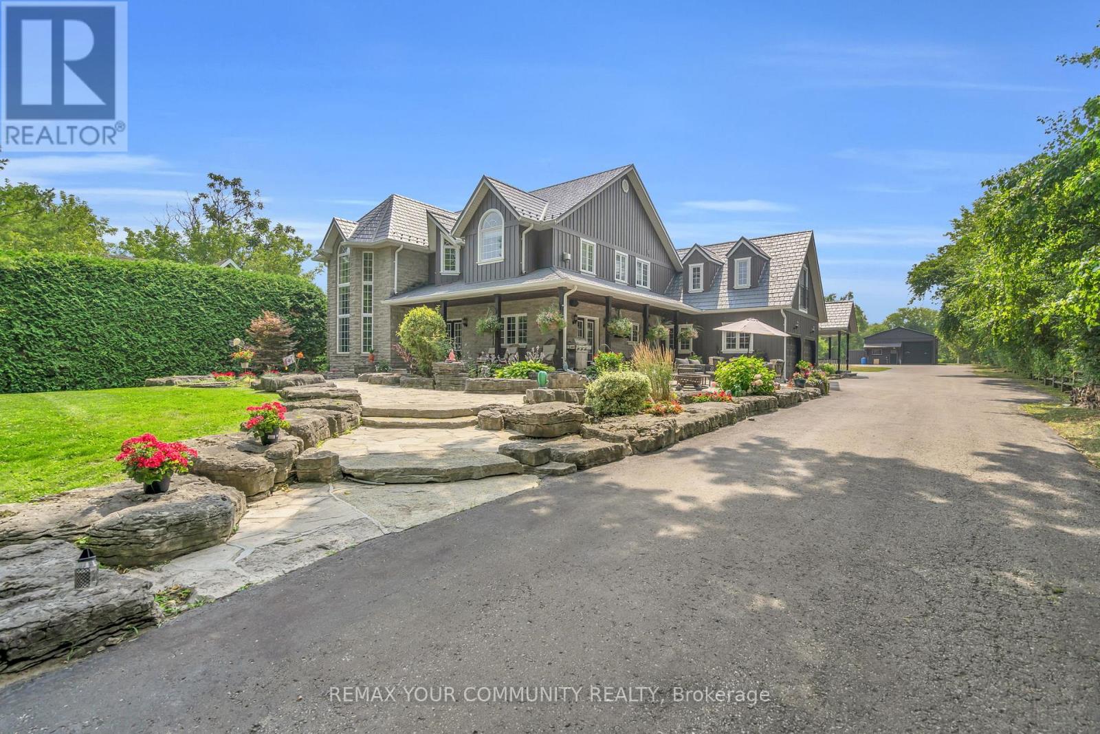 515 LAKE DRIVE E