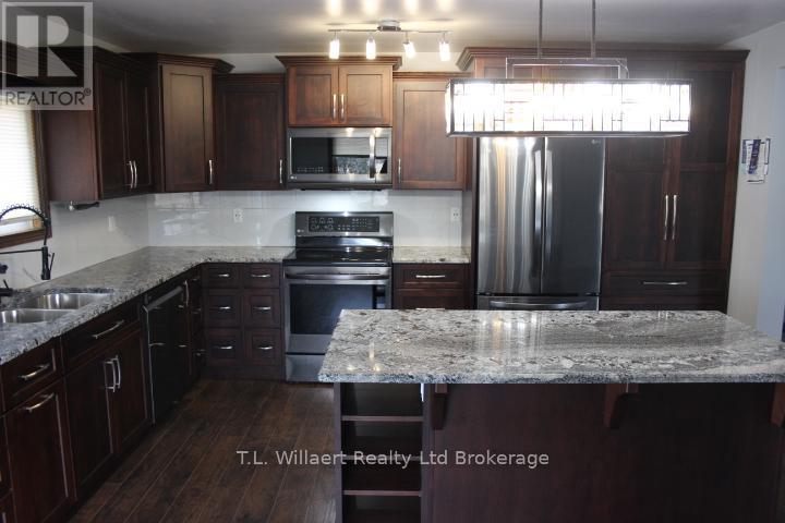 House on the Hill Argyle セット70〜80cm For sale: 25130 ARGYLE LINE, West Elgin, Ontario N0L2P0