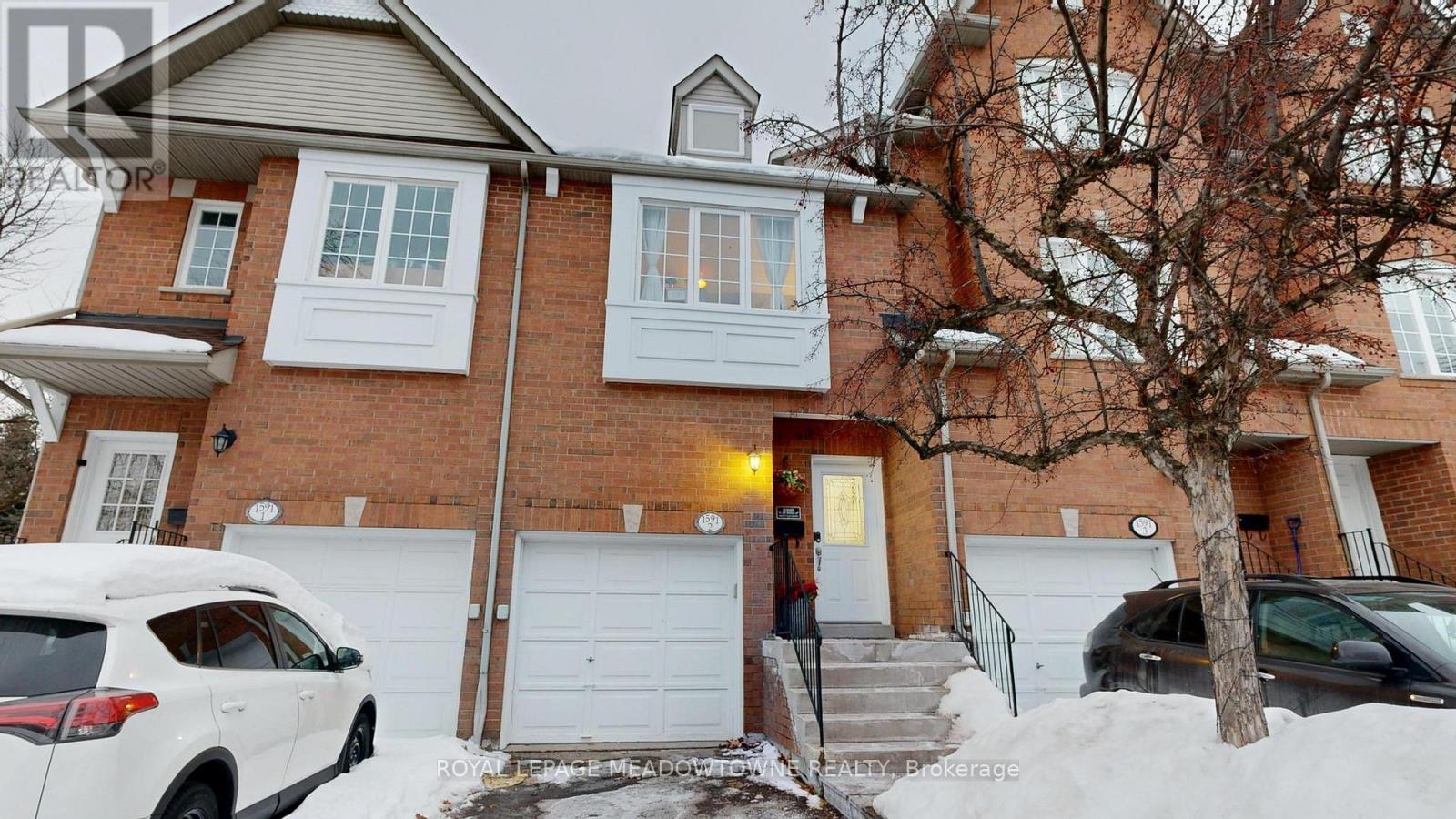 Row / Townhouse for Sale in 2 - 1591 SOUTH PARADE COURT|Mississauga (East Credit), Ontario L5M6G1