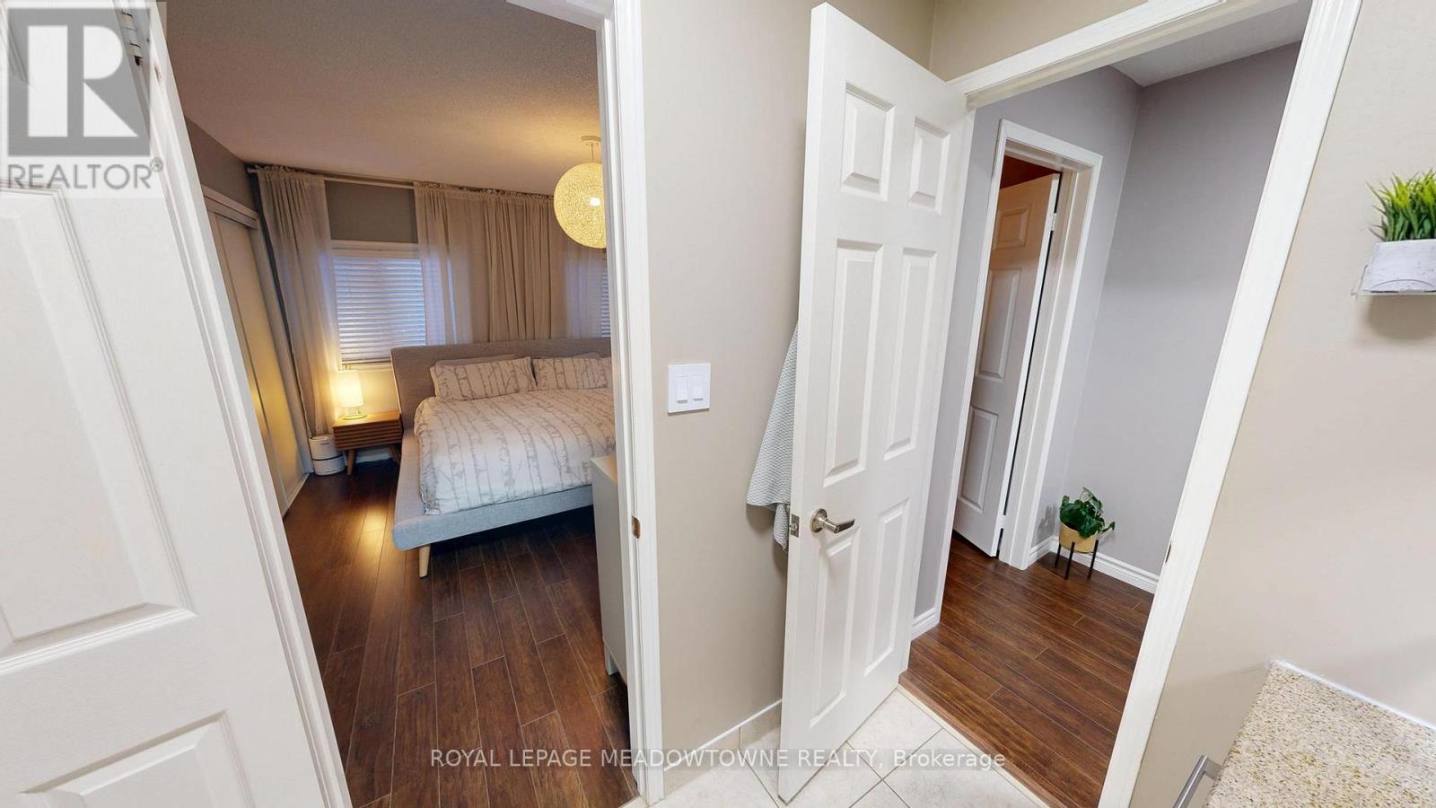 Row / Townhouse for Sale in 2 - 1591 SOUTH PARADE COURT|Mississauga (East Credit), Ontario L5M6G1 4
