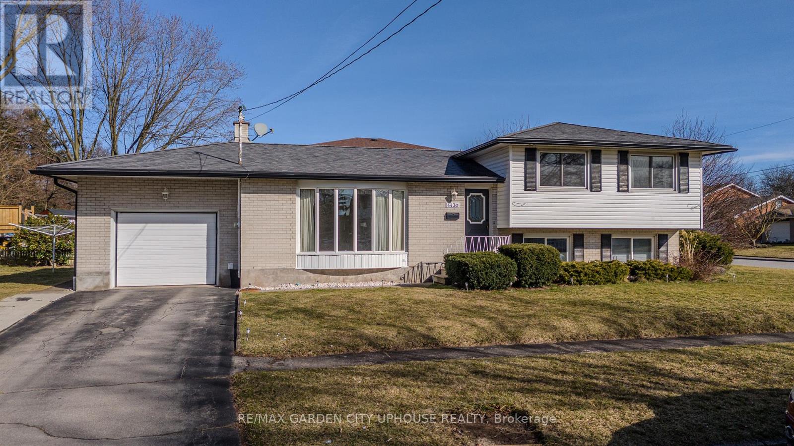 4430 DOVEWOOD DRIVE, Niagara Falls (Morrison), Ontario L2E6M1