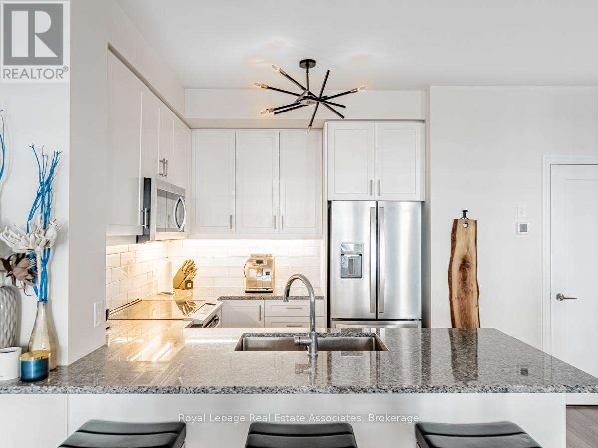 Row / Townhouse for Sale in 511 - 657 CRICKLEWOOD DRIVE|Mississauga (Mineola), Ontario L5G0B8 4