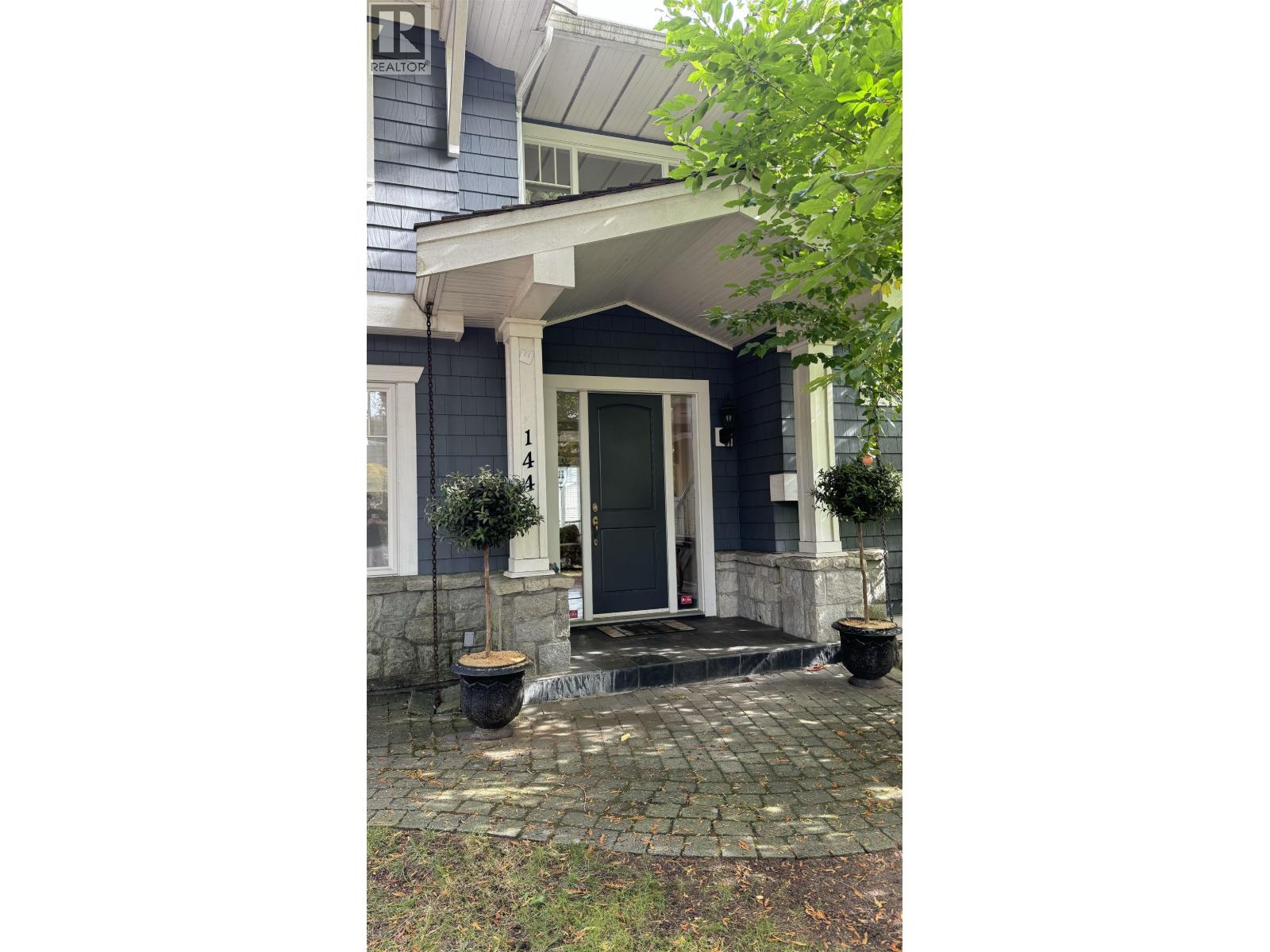 Upper 1395 LAWSON AVENUE