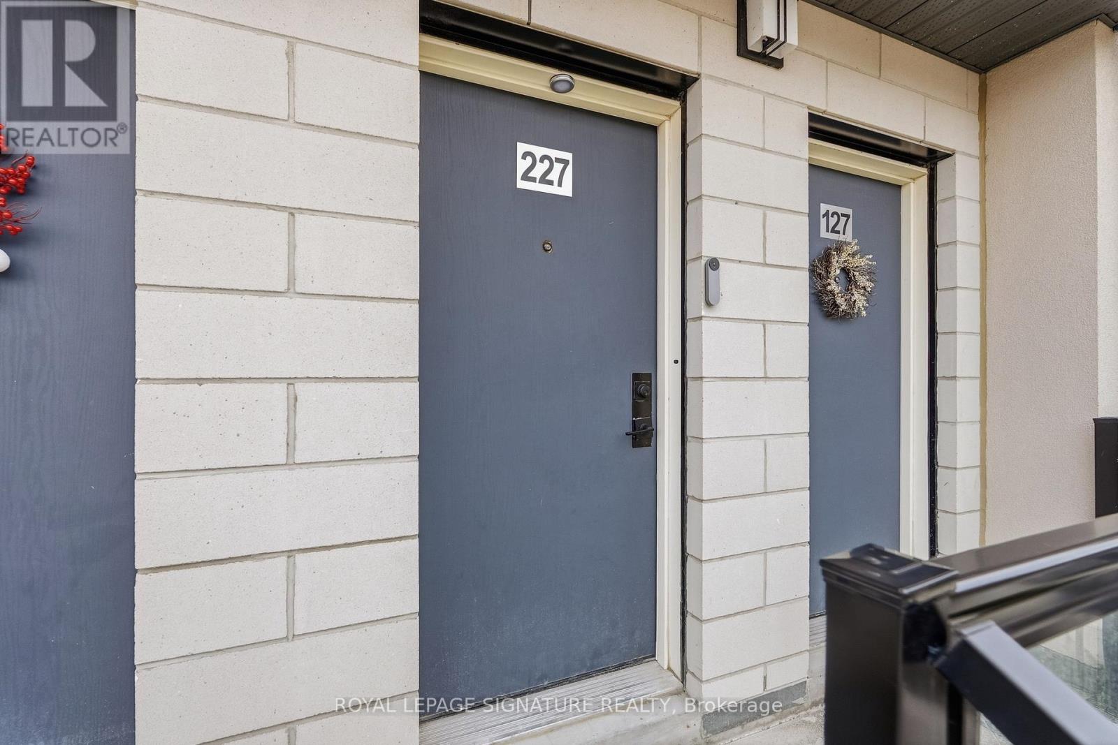 Row / Townhouse for Sale in 227 - 1062 DOUGLAS MCCURDY COMMON|Mississauga (Lakeview), Ontario L5G0C6 3