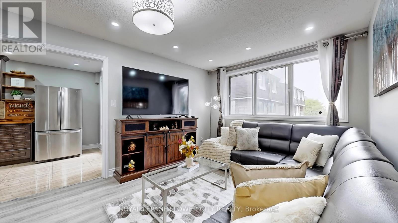 Row / Townhouse for Sale in 141 - 2170 BROMSGROVE ROAD|Mississauga (Clarkson), Ontario L5J4J2 5