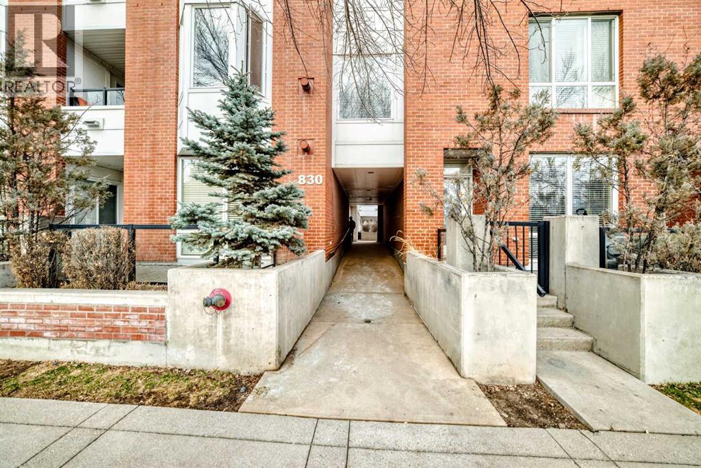 Apartment for Sale in 204, 830 Centre Avenue NE|Calgary, Alberta T2E9C3 3