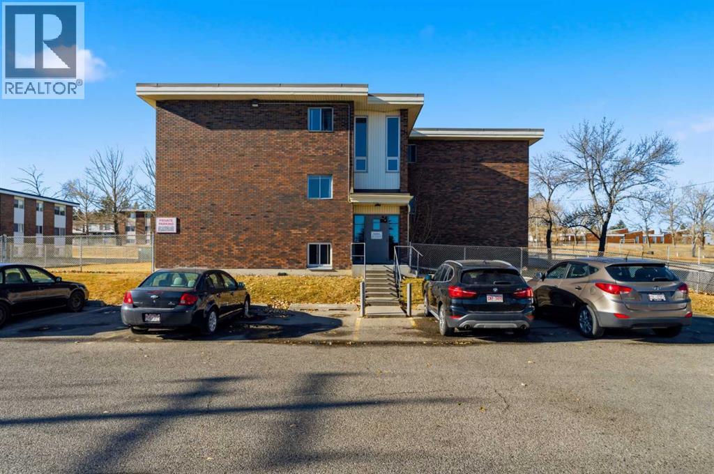 Apartment for Sale in 103, 231 64 Avenue NW|Calgary, Alberta T2K0M1 3