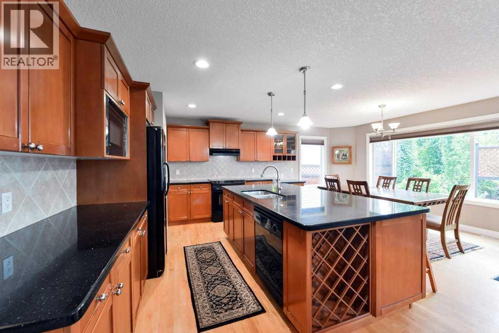 House for Sale in 6 Royal Birkdale Court NW|Calgary, Alberta T3G5R5 5