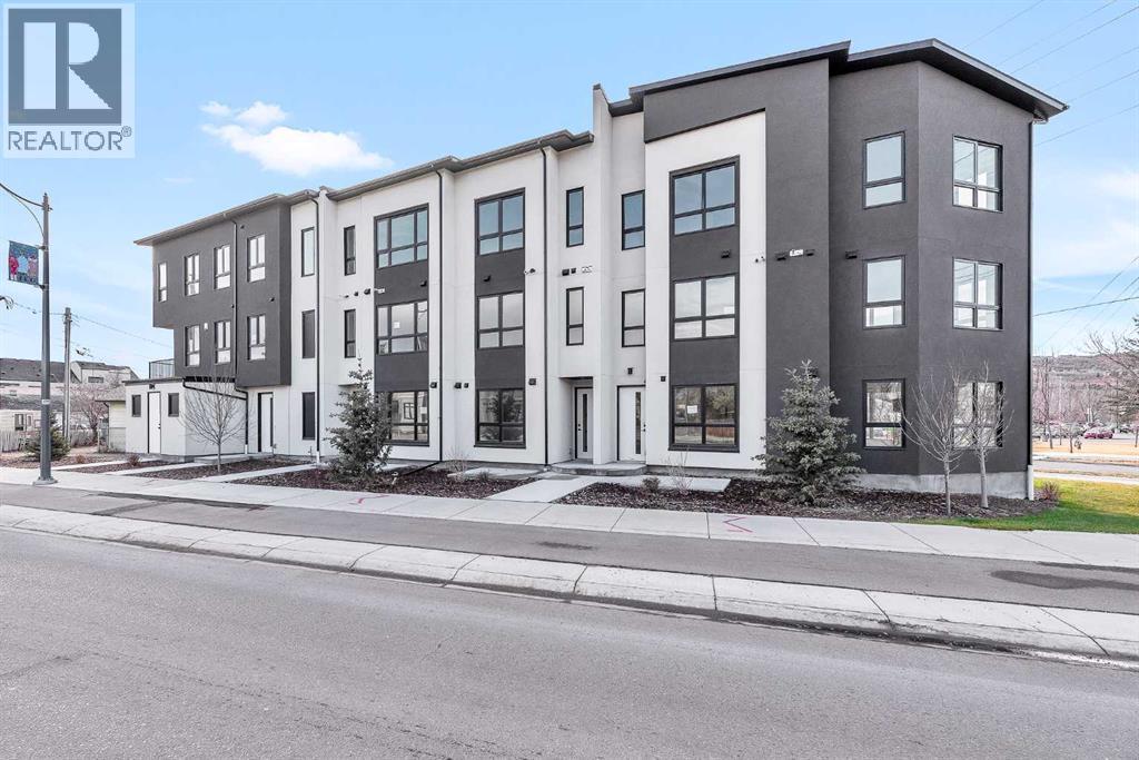 Row / Townhouse for Sale in 4905 Bowness Road NW|Calgary, Alberta T3B1H1