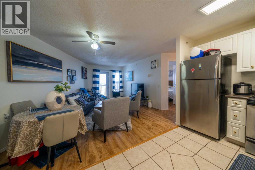 Apartment for Sale in 425, 5000 Somervale Court SW|Calgary, Alberta T2Y4M1 2