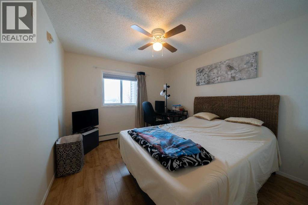 Apartment for Sale in 425, 5000 Somervale Court SW|Calgary, Alberta T2Y4M1 4