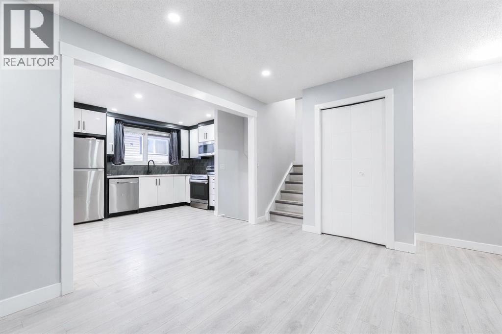 House for Sale in 6420 26 Avenue NE|Calgary, Alberta T1Y3V1 4