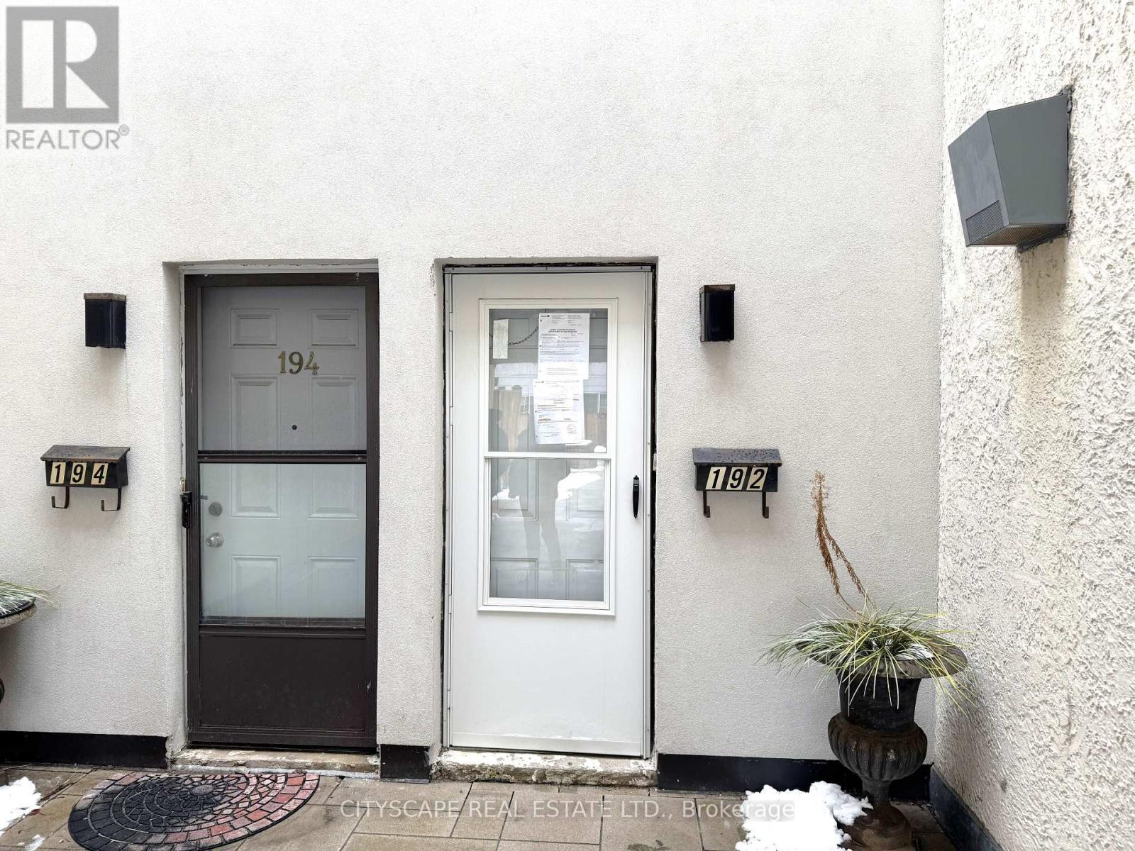 Row / Townhouse for Sale in 192 - 1055 DUNDAS STREET E|Mississauga (Applewood), Ontario L4Y3X6 2