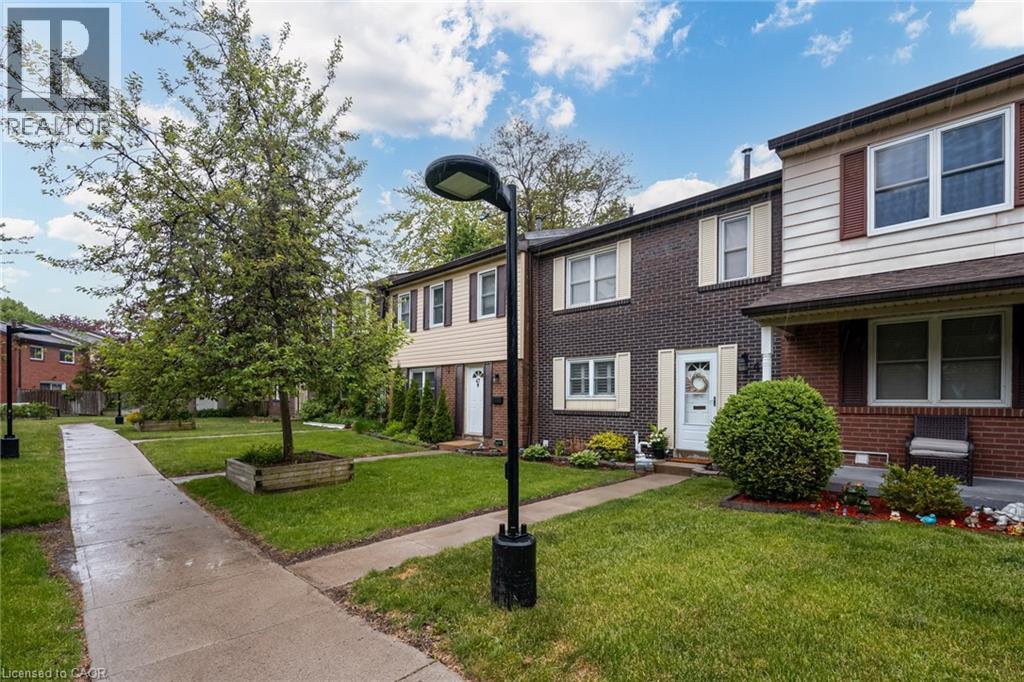 Row / Townhouse for Sale in 2825 GANANOQUE Drive Unit# 48|Mississauga, Ontario L5N1V6 2