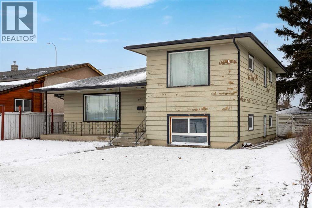 House for Sale in 2472 Capitol Hill Crescent NW|Calgary, Alberta T2M2A2 2