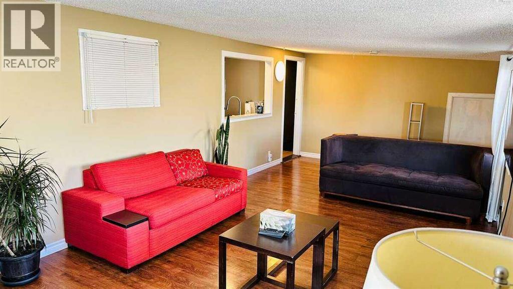 House for Sale in 27 Penworth Place SE|Calgary, Alberta T2A4G4 5