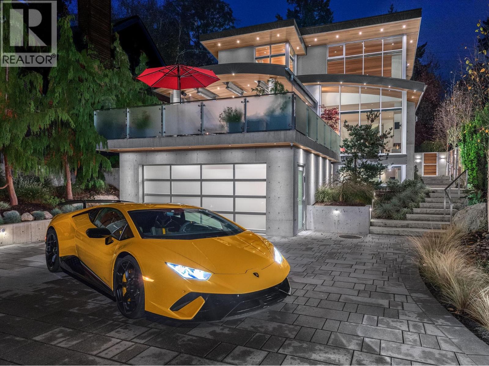 2893 BELLEVUE AVENUE