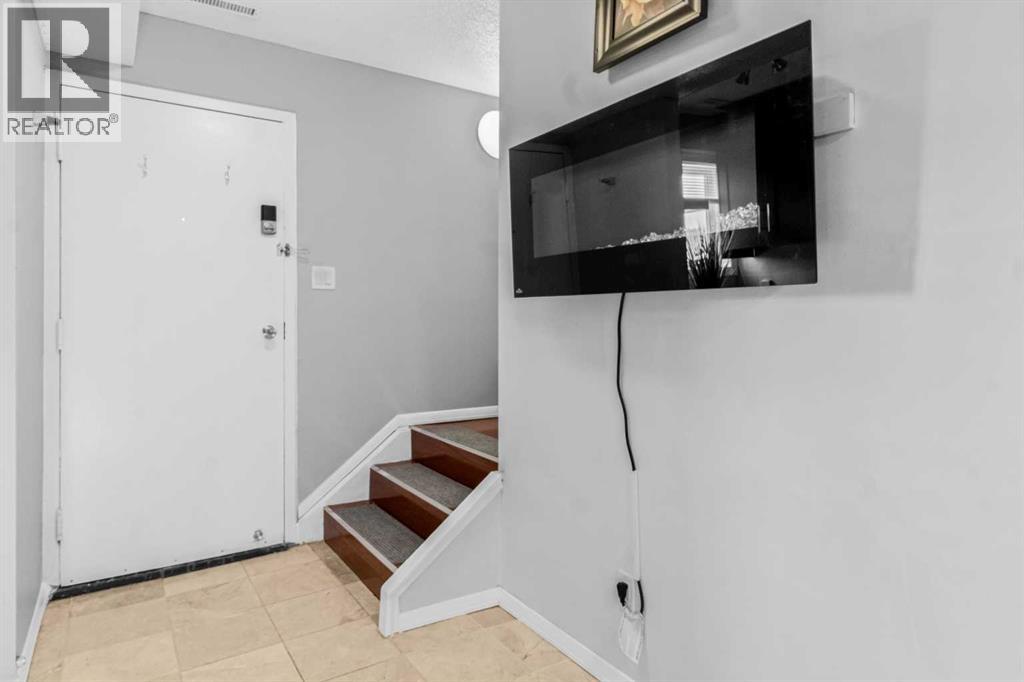 Row / Townhouse for Sale in 8, 3726 Centre Street NE|Calgary, Alberta T2E2Y3 4