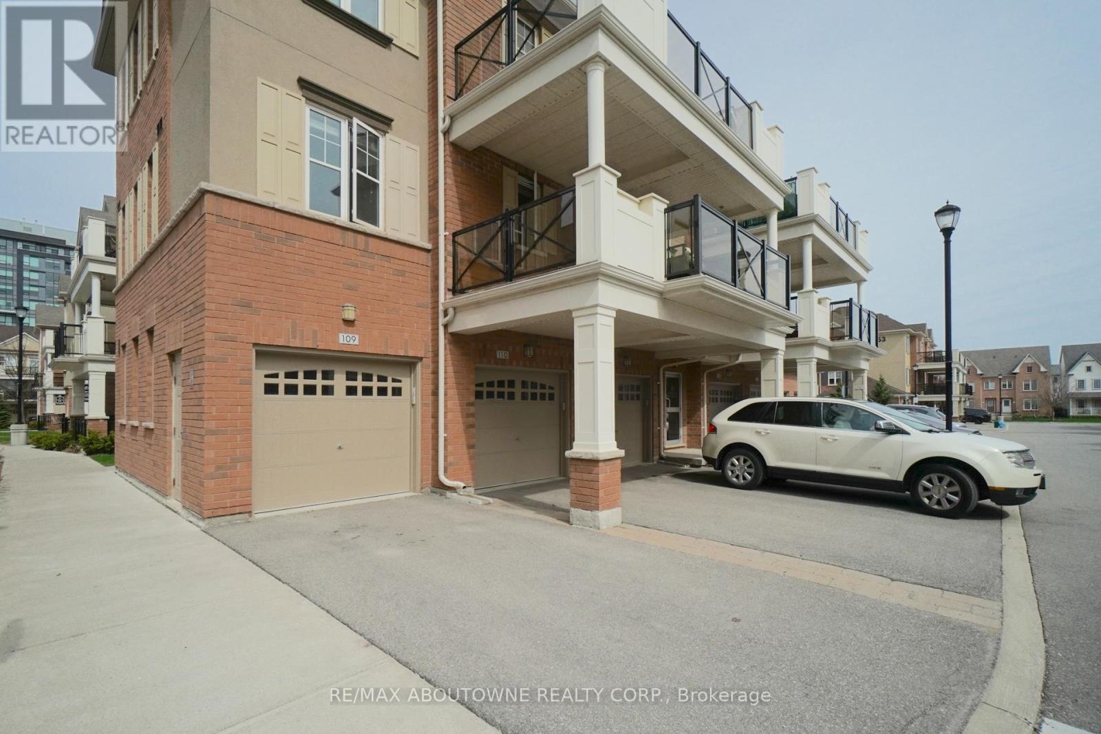 Row / Townhouse for Sale in 312 - 269 GEORGIAN DRIVE|Oakville (RO River Oaks), Ontario L6H0L1 2