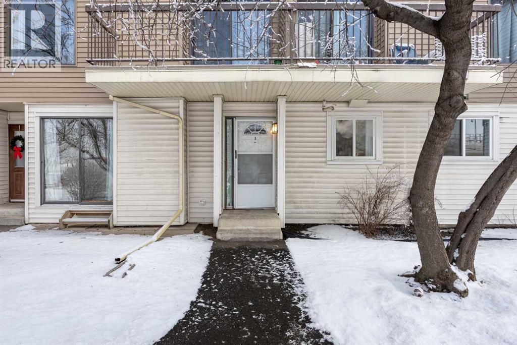 Row / Townhouse for Sale in 3, 2519 38 Street NE|Calgary, Alberta T1Y4W8