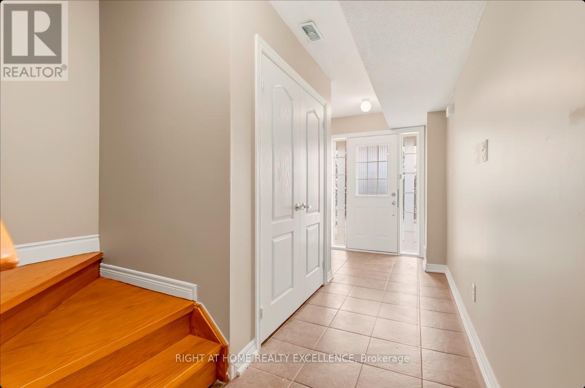 Row / Townhouse for Sale in 33 OCTOBER PLACE|Brampton (Bram West), Ontario L6Y0R6 4