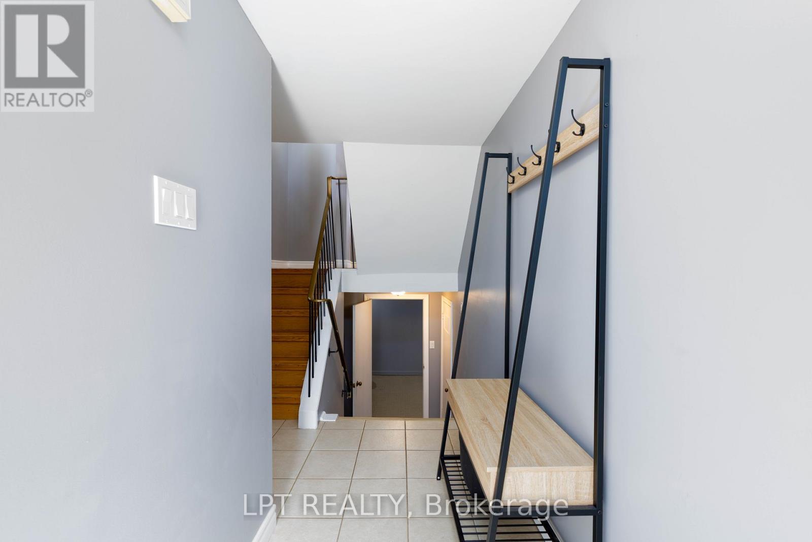 Row / Townhouse for Sale in 117 - 2315 BROMSGROVE ROAD|Mississauga (Clarkson), Ontario L5J4A6 2