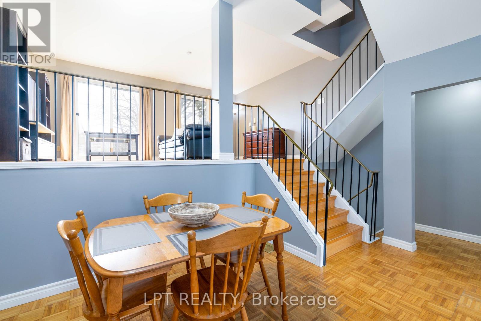 Row / Townhouse for Sale in 117 - 2315 BROMSGROVE ROAD|Mississauga (Clarkson), Ontario L5J4A6 3