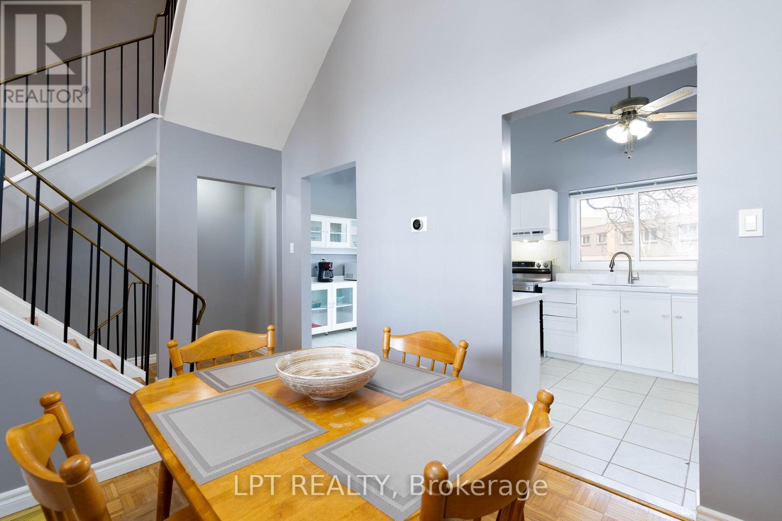 Row / Townhouse for Sale in 117 - 2315 BROMSGROVE ROAD|Mississauga (Clarkson), Ontario L5J4A6 4