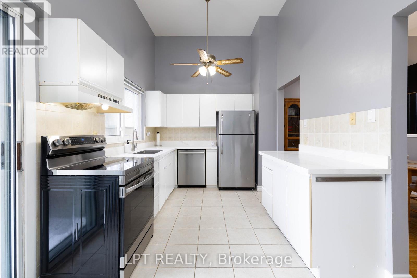 Row / Townhouse for Sale in 117 - 2315 BROMSGROVE ROAD|Mississauga (Clarkson), Ontario L5J4A6 5