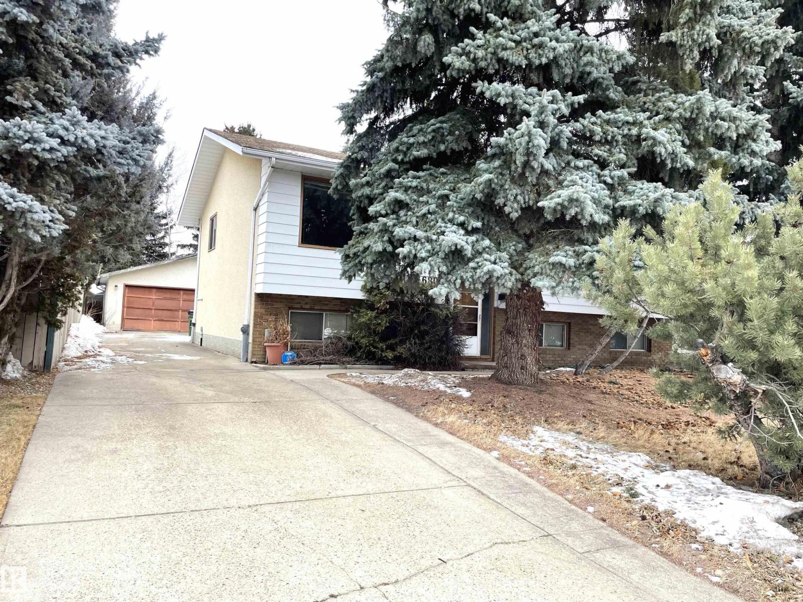 For sale: 6808 11 AV NW, Edmonton, Alberta T6K3J5 - E4478786