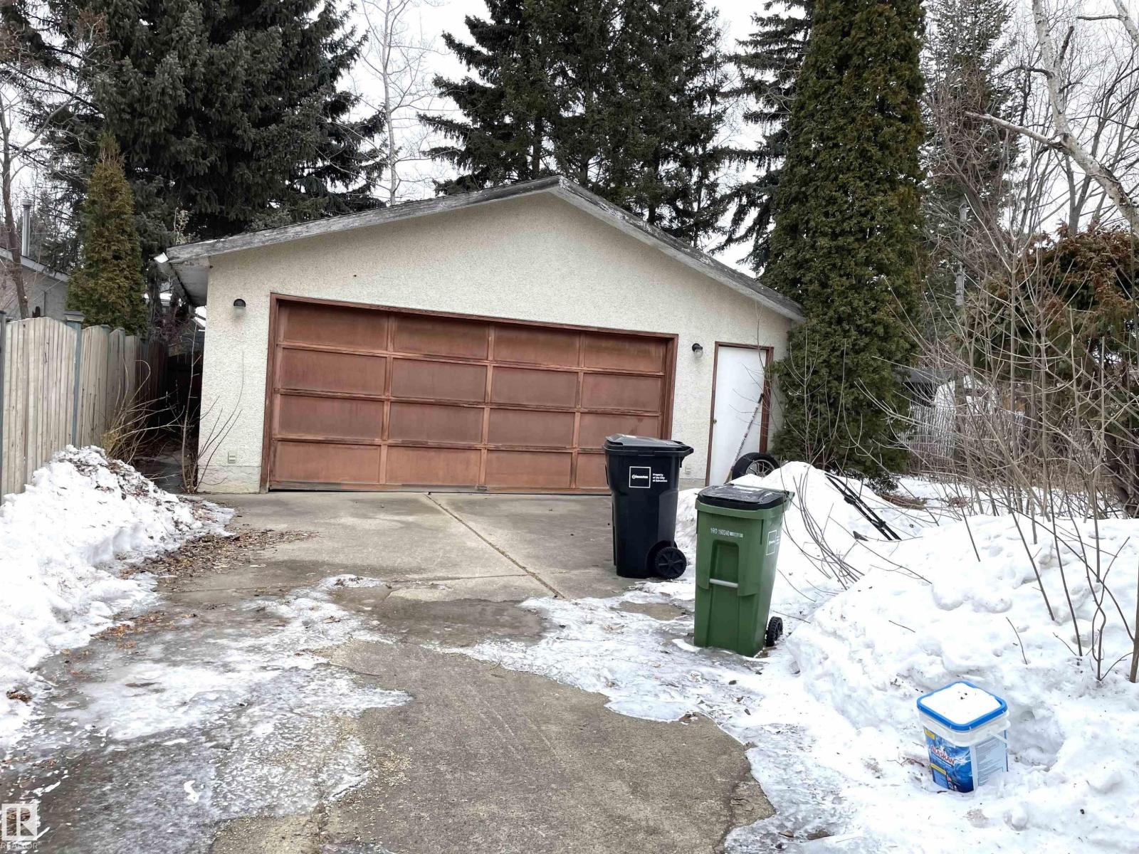 For sale: 6808 11 AV NW, Edmonton, Alberta T6K3J5 - E4478786