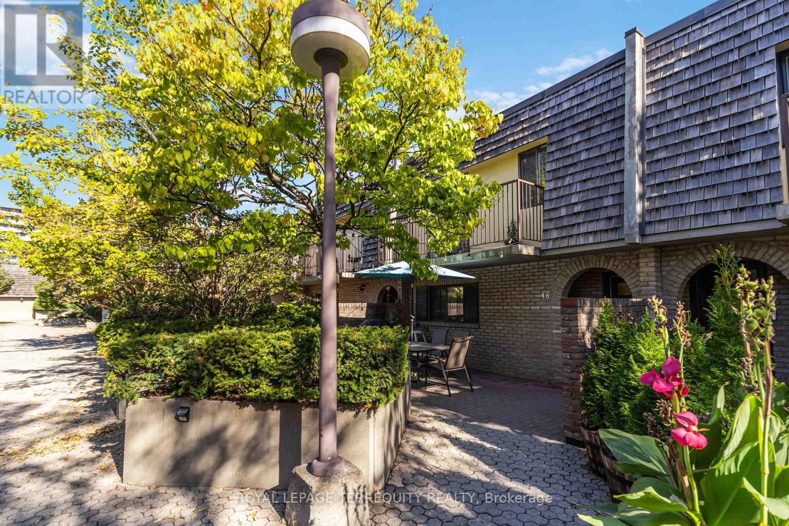 Row / Townhouse for Sale in 46 - 1250 MISSISSAUGA VALLEY BOULEVARD|Mississauga (Mississauga Valleys), Ontario L5A3R6 3