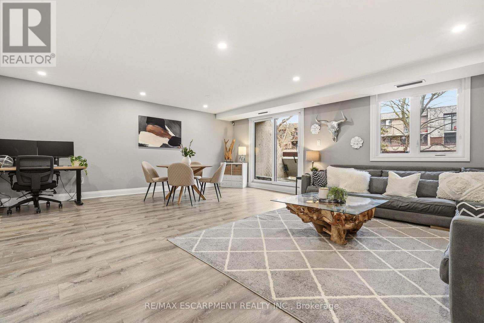 Row / Townhouse for Sale in 177 - 1250 MISSISSAUGA VALLEY BOULEVARD|Mississauga (Mississauga Valleys), Ontario L5A3R6 5