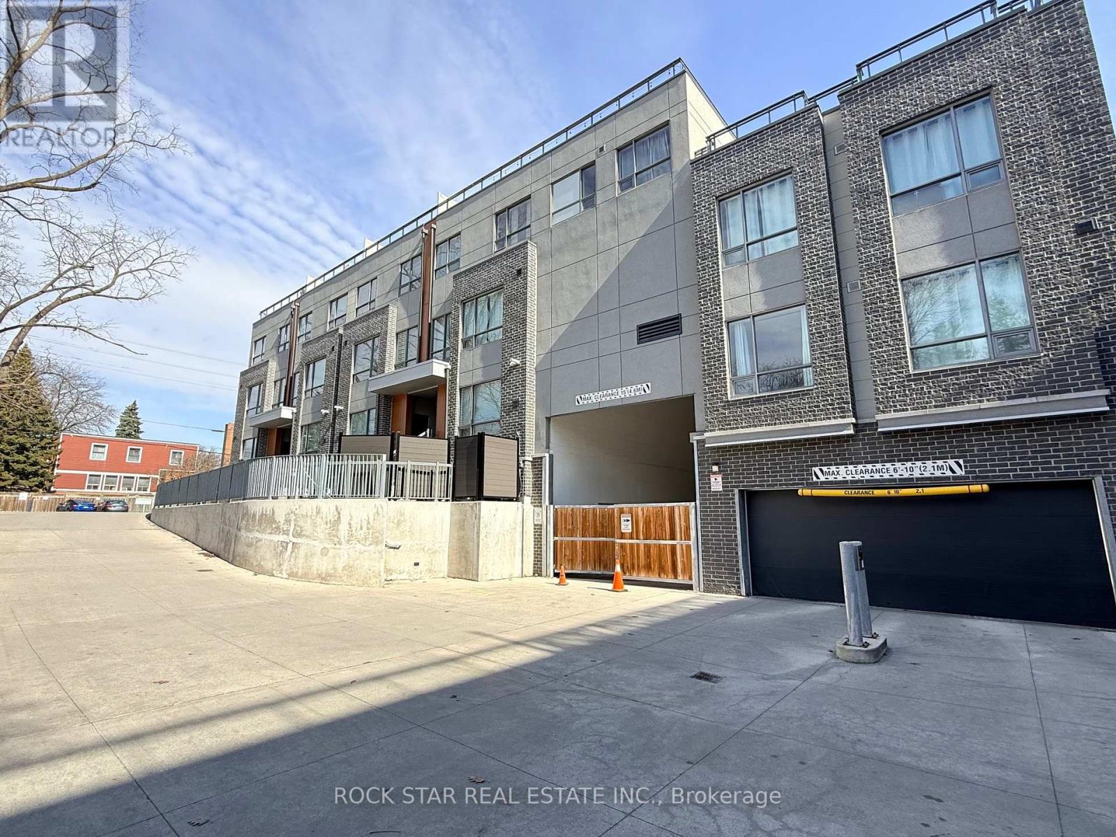 Row / Townhouse for Sale in 16 - 670 ATWATER AVENUE|Mississauga (Mineola), Ontario L5G0B6 2