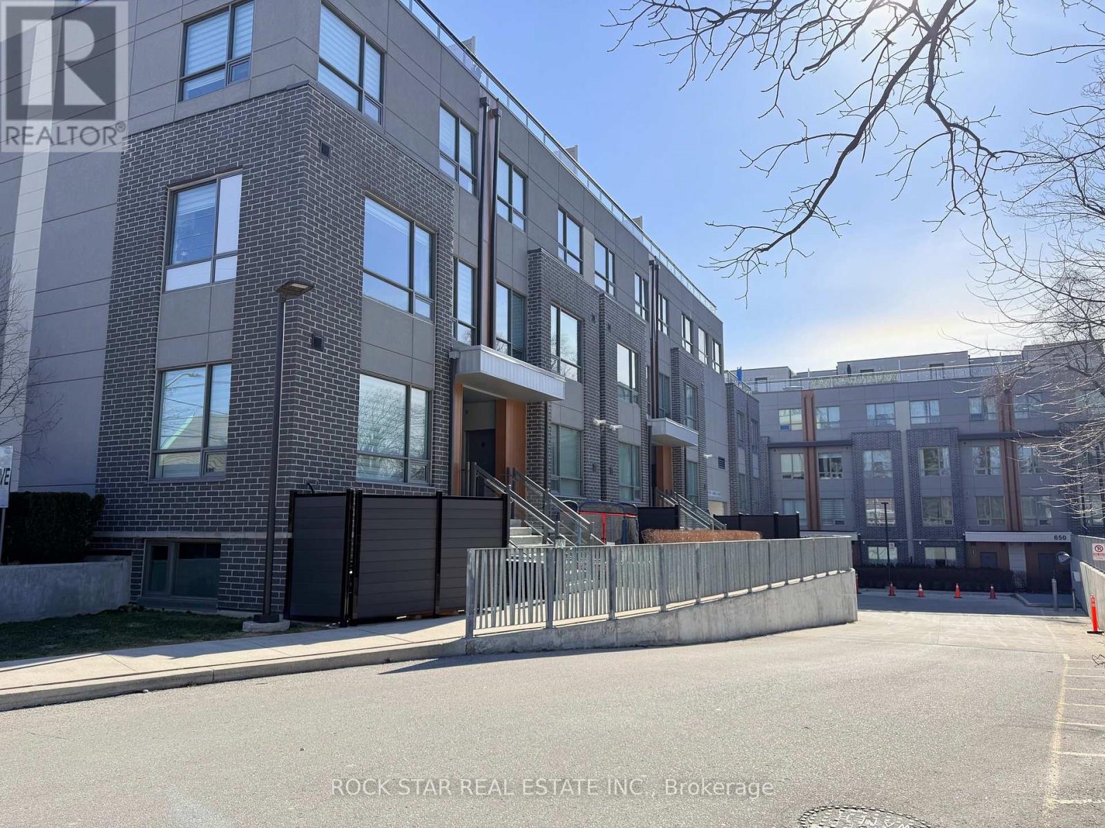 Row / Townhouse for Sale in 16 - 670 ATWATER AVENUE|Mississauga (Mineola), Ontario L5G0B6