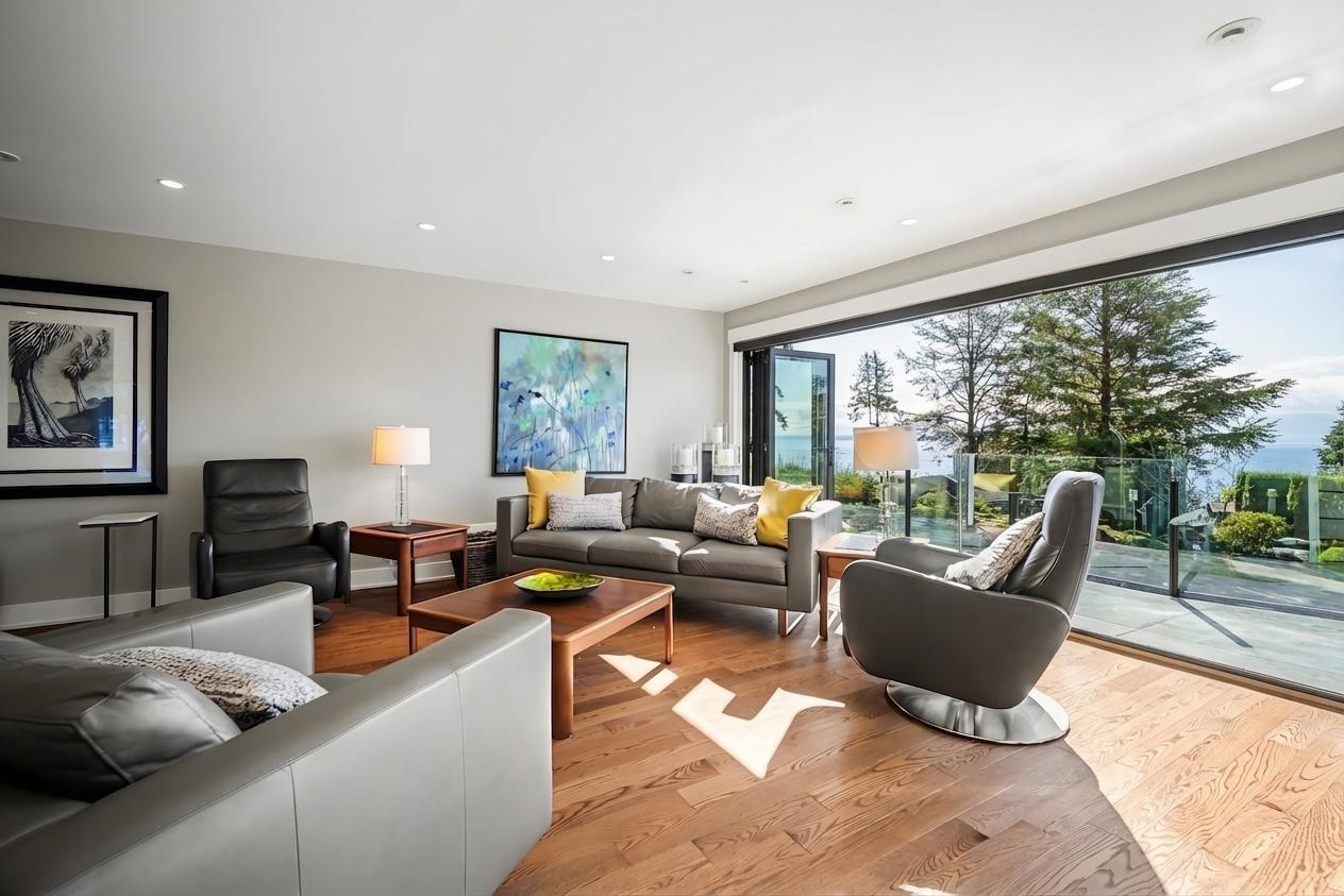 For sale: 13387 13A AVENUE, Surrey, British Columbia V4A5Y3