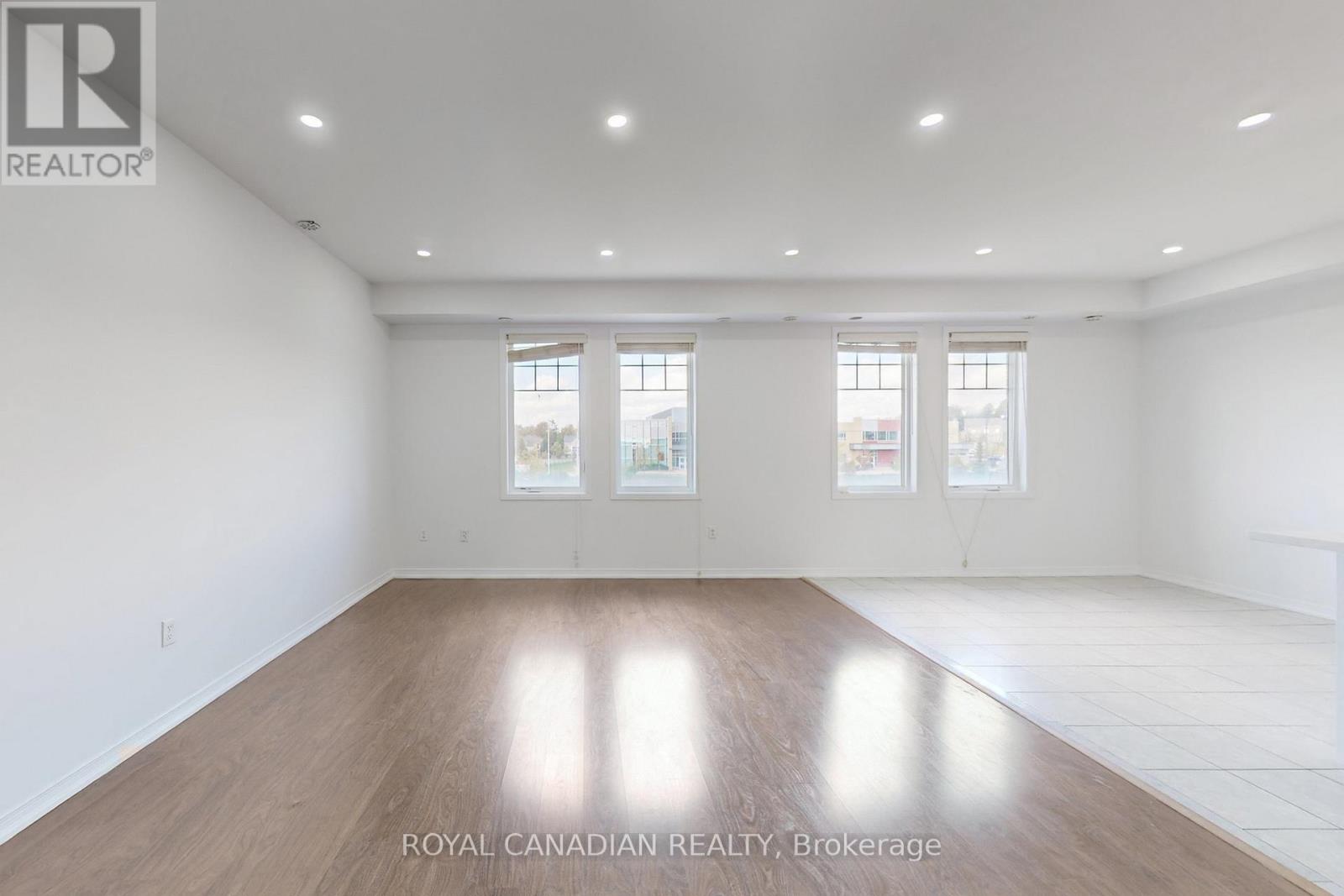 Row / Townhouse for Sale in 54 CHESTERWOOD CRESCENT|Brampton (Credit Valley), Ontario L6Y0Z4 4