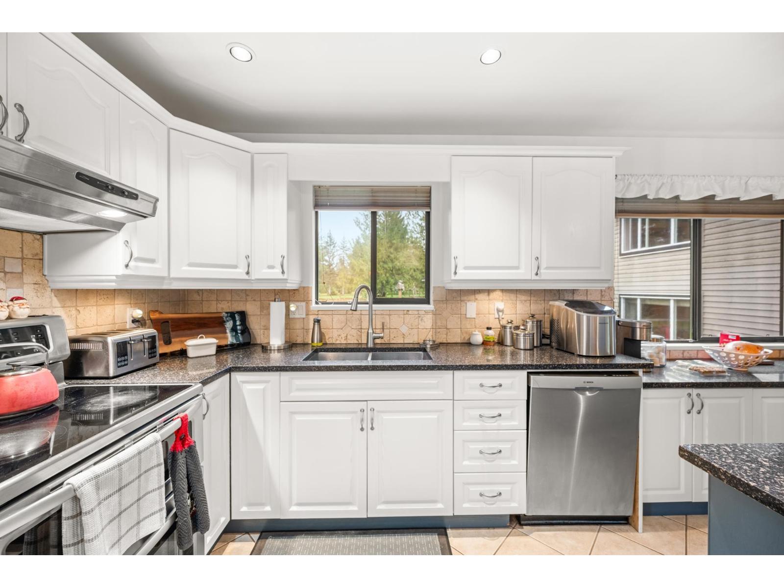 For sale: 19294 78 AVENUE, Surrey, British Columbia V4N6C7