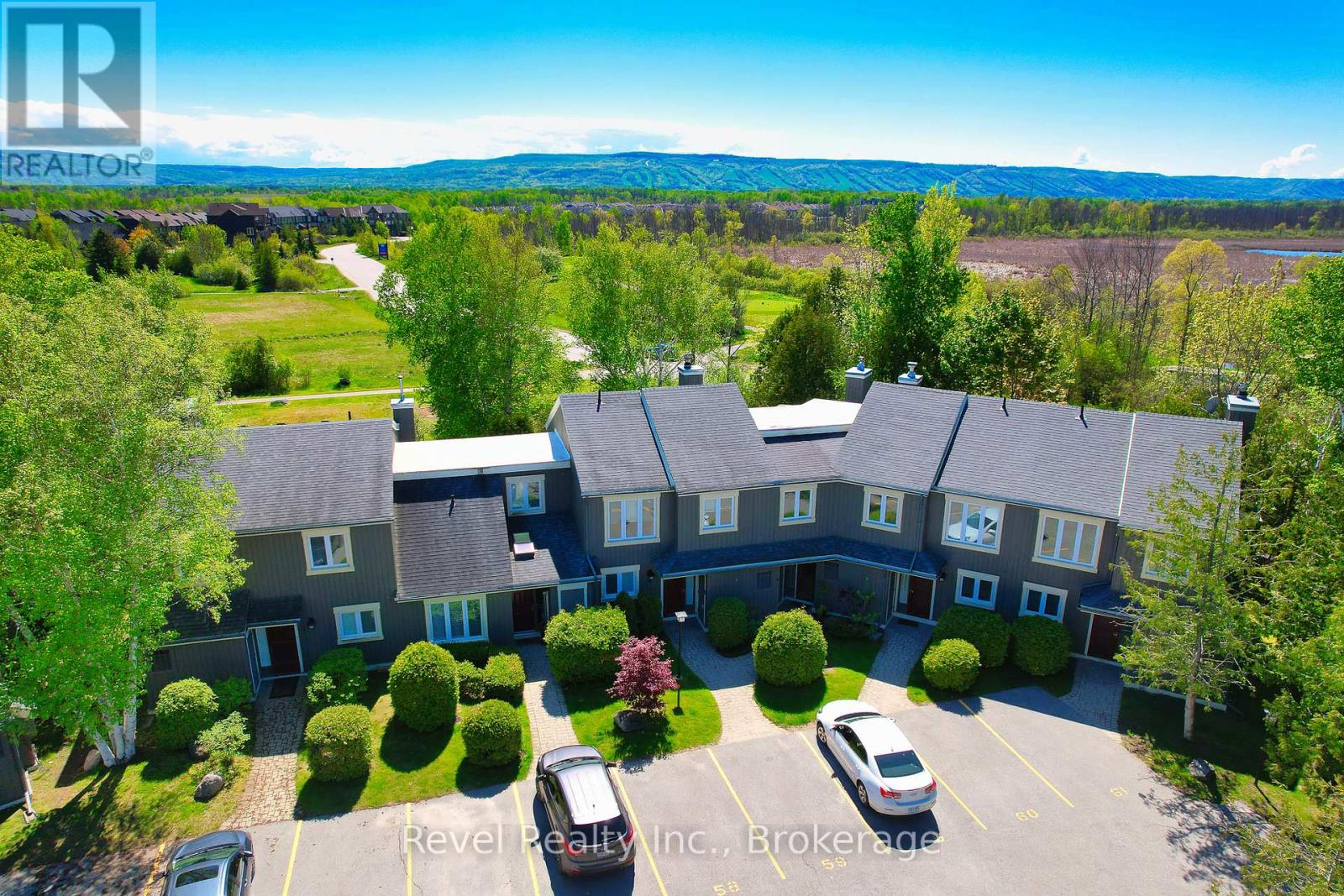58 - 145 FAIRWAY CRESCENT