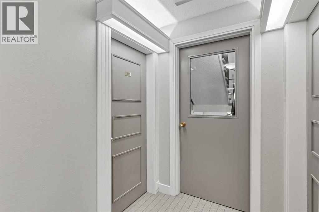 Apartment for Sale in 302A, 5601 Dalton Drive NW|Calgary, Alberta T3A2E2 3