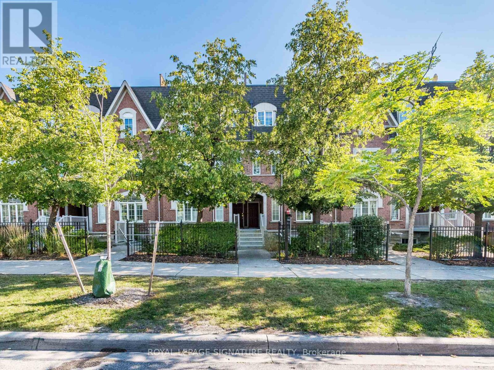 Row / Townhouse for Sale in 11 - 3055 ELMCREEK ROAD|Mississauga (Cooksville), Ontario L5B4J9 2