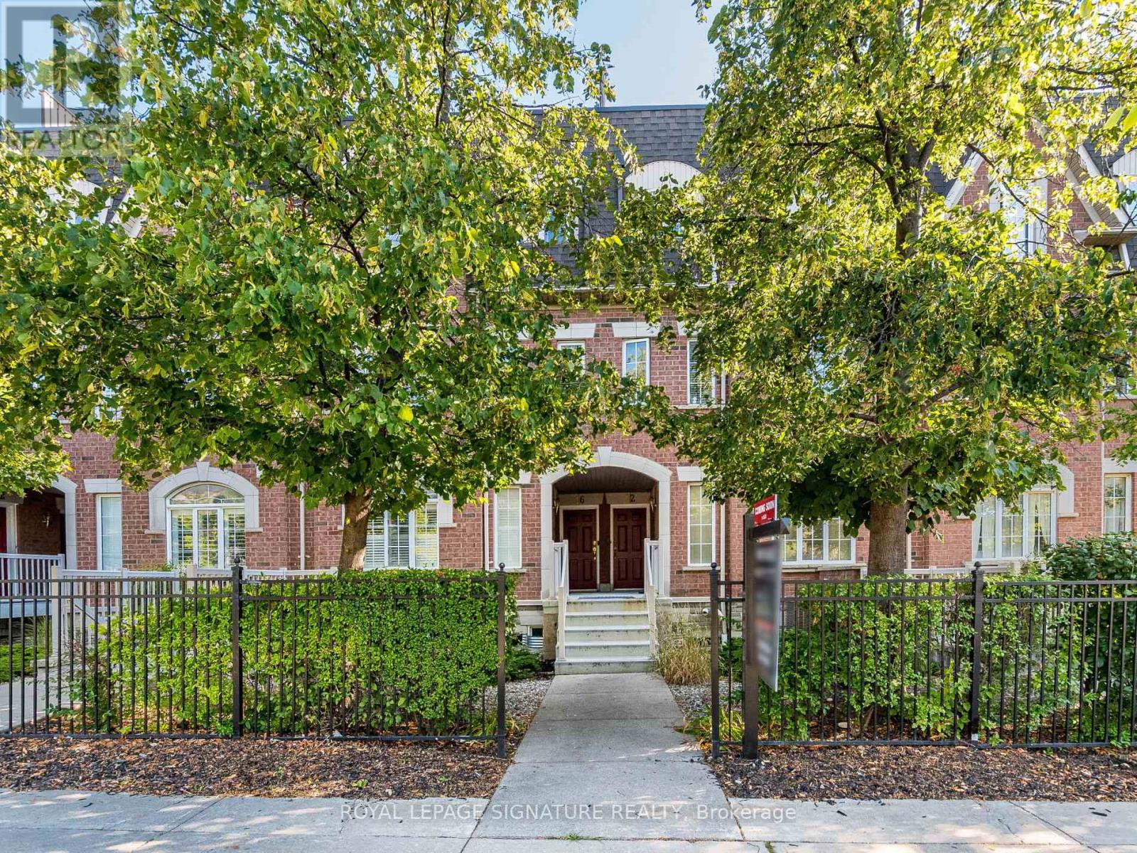 Row / Townhouse for Sale in 11 - 3055 ELMCREEK ROAD|Mississauga (Cooksville), Ontario L5B4J9